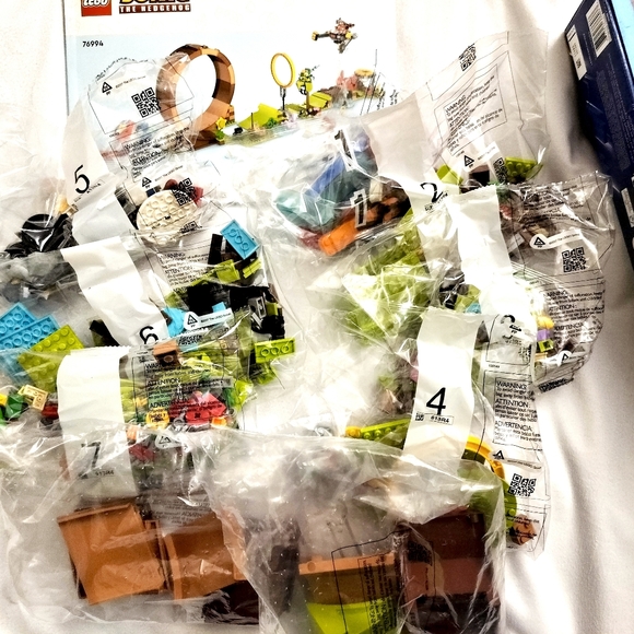 LEGO Sonic Hedgehog Green Hill Zone Loop Challenge 76994 COMPLETE *BOX DAMAGE* - Picture 7 of 15